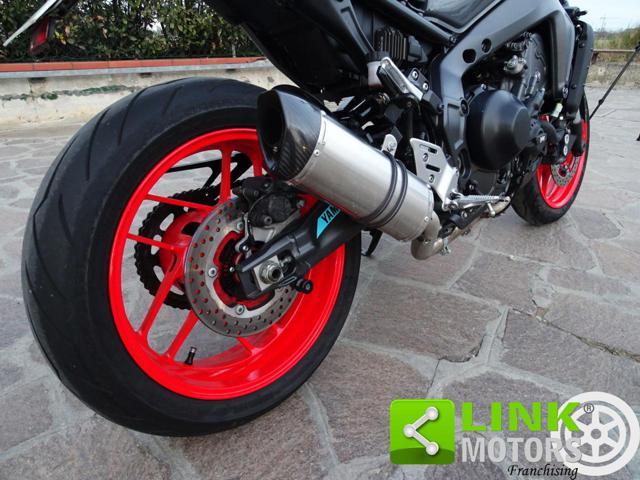 YAMAHA MT-09 -