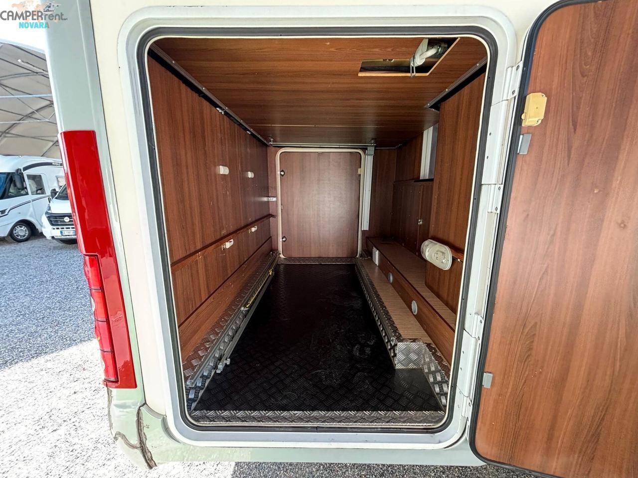 MCLOUIS TANDY 675G - Semintegrale con letto matrimoniale in coda ad altezza variabile
