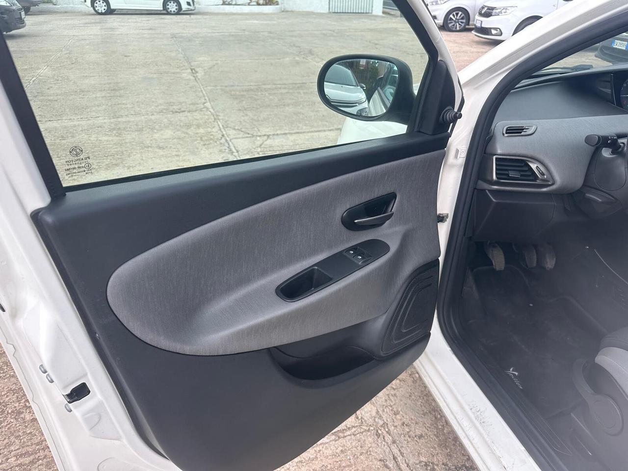 Lancia Ypsilon 1.2 Silver (2015) | OK NEOPATENTATI - Elegante e Accessibile
