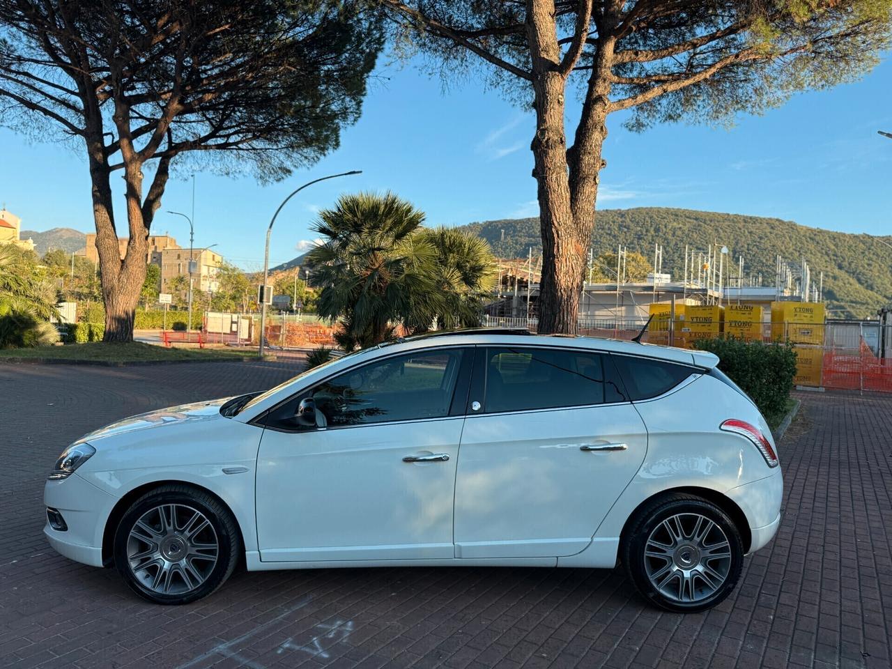 Lancia Delta 1.4 T-Jet 120 CV Gold Ecochic GPL,tetto apribile,pelle,cerchi 17,cruise control,comandi al volante,blu&me,sensori di parcheggio,full