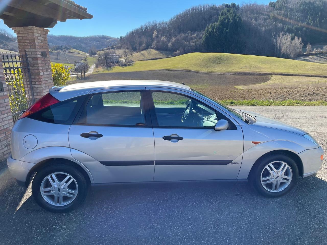 Ford Focus 1.6i 16V cat 5p. Ghia