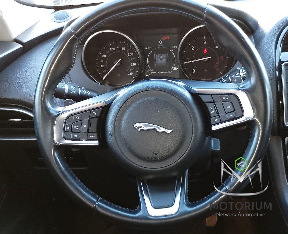 Jaguar F-Pace 2.0cc 180cv PORTFOLIO