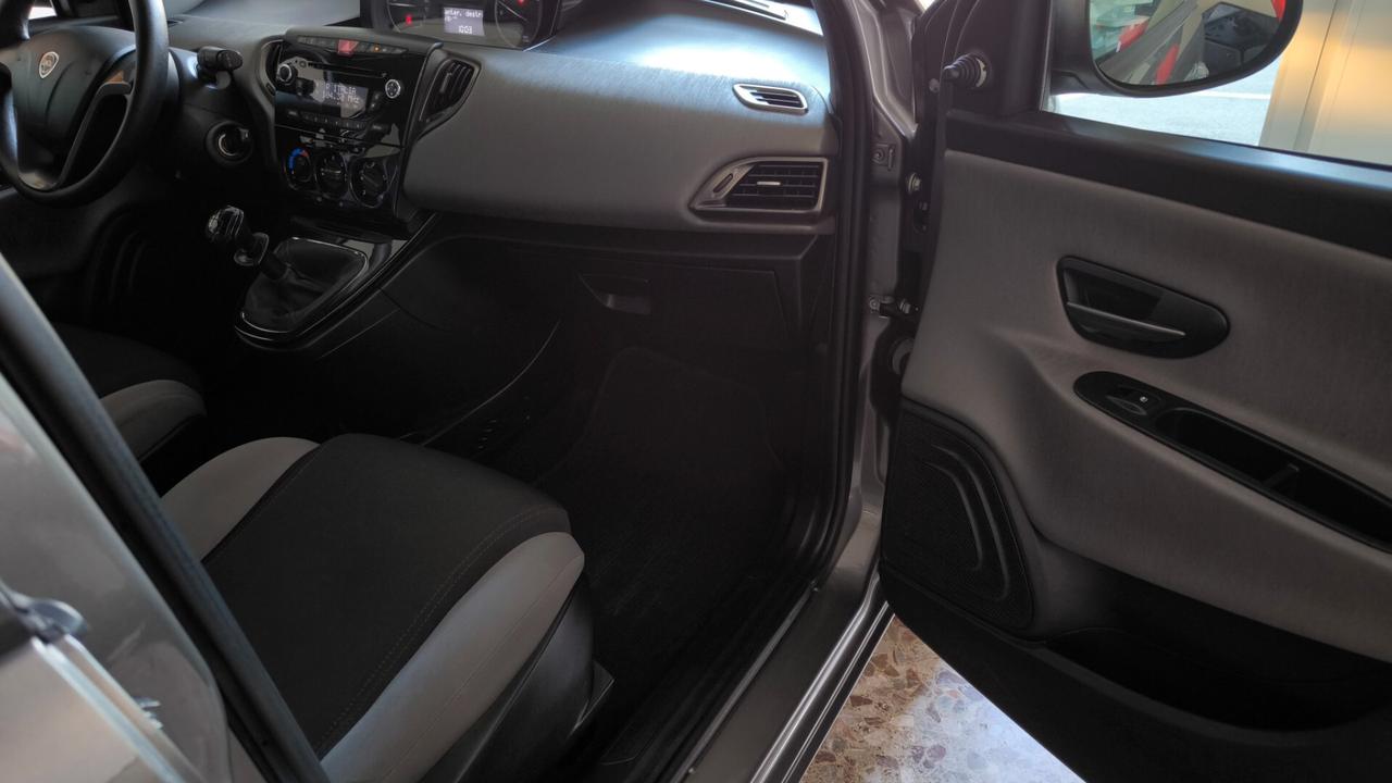 Lancia Ypsilon 1.2 69 CV 5 porte S&S Silver