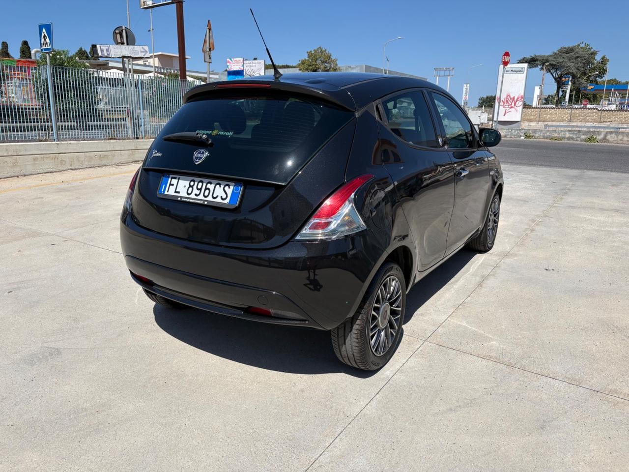 Lancia Ypsilon 1.2 69 CV 5 porte GPL Ecochic Silver