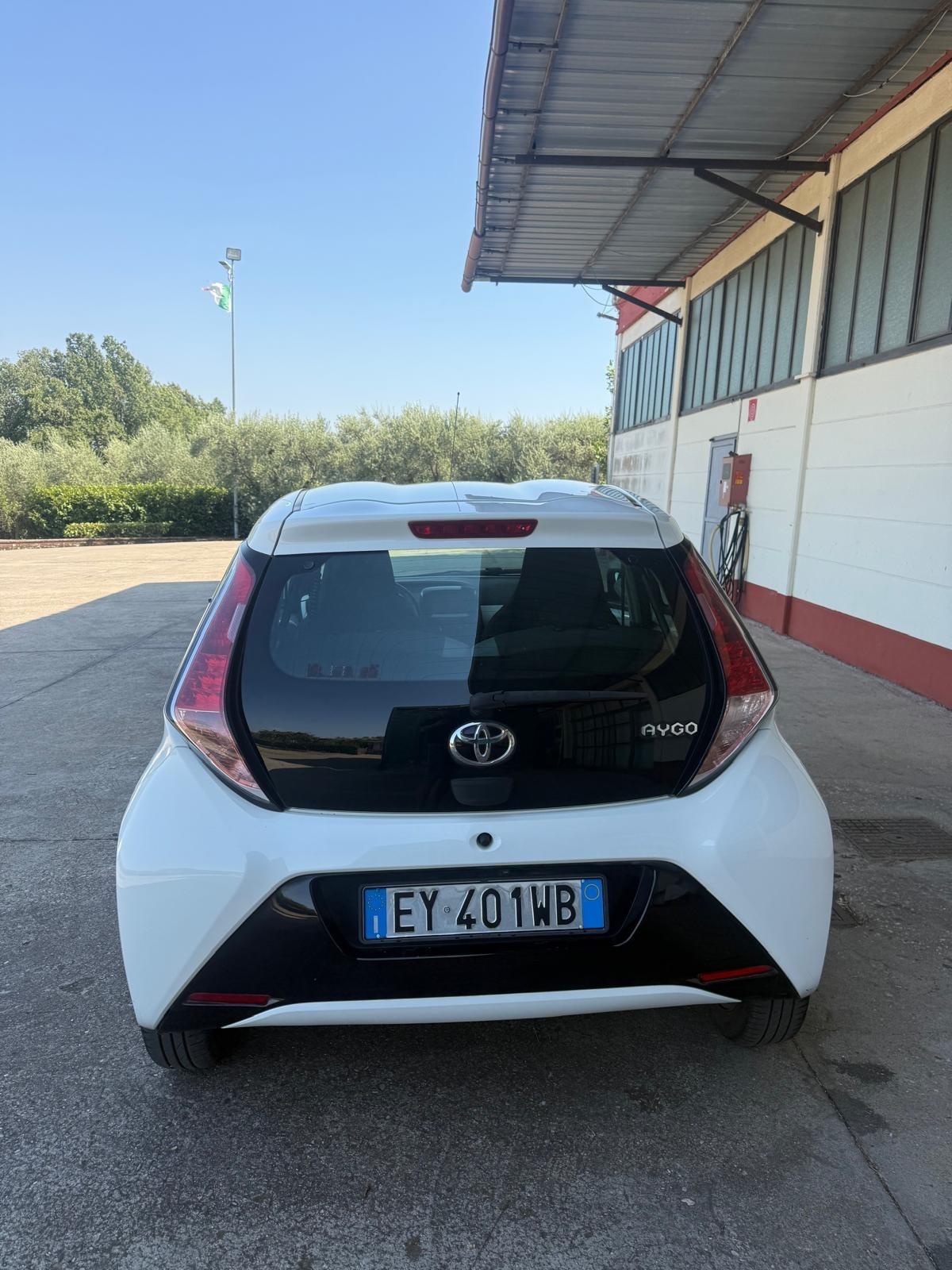 Toyota Aygo 1.0 VVT-i 69 CV 5 porte x-cool