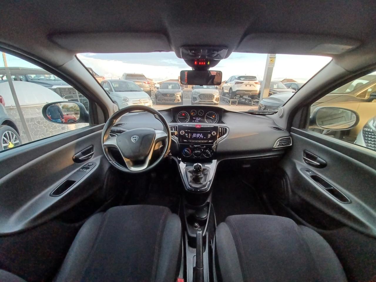 Lancia Ypsilon 1.2 69 CV 5 porte S&S Platinum