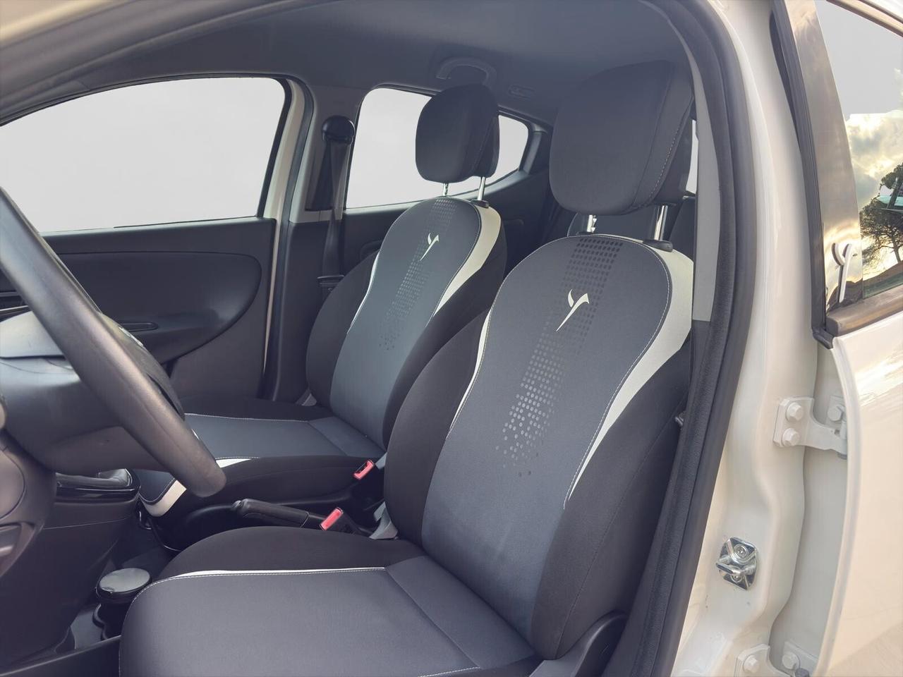 Lancia Ypsilon 1.2 69cv Elefantino Bianco