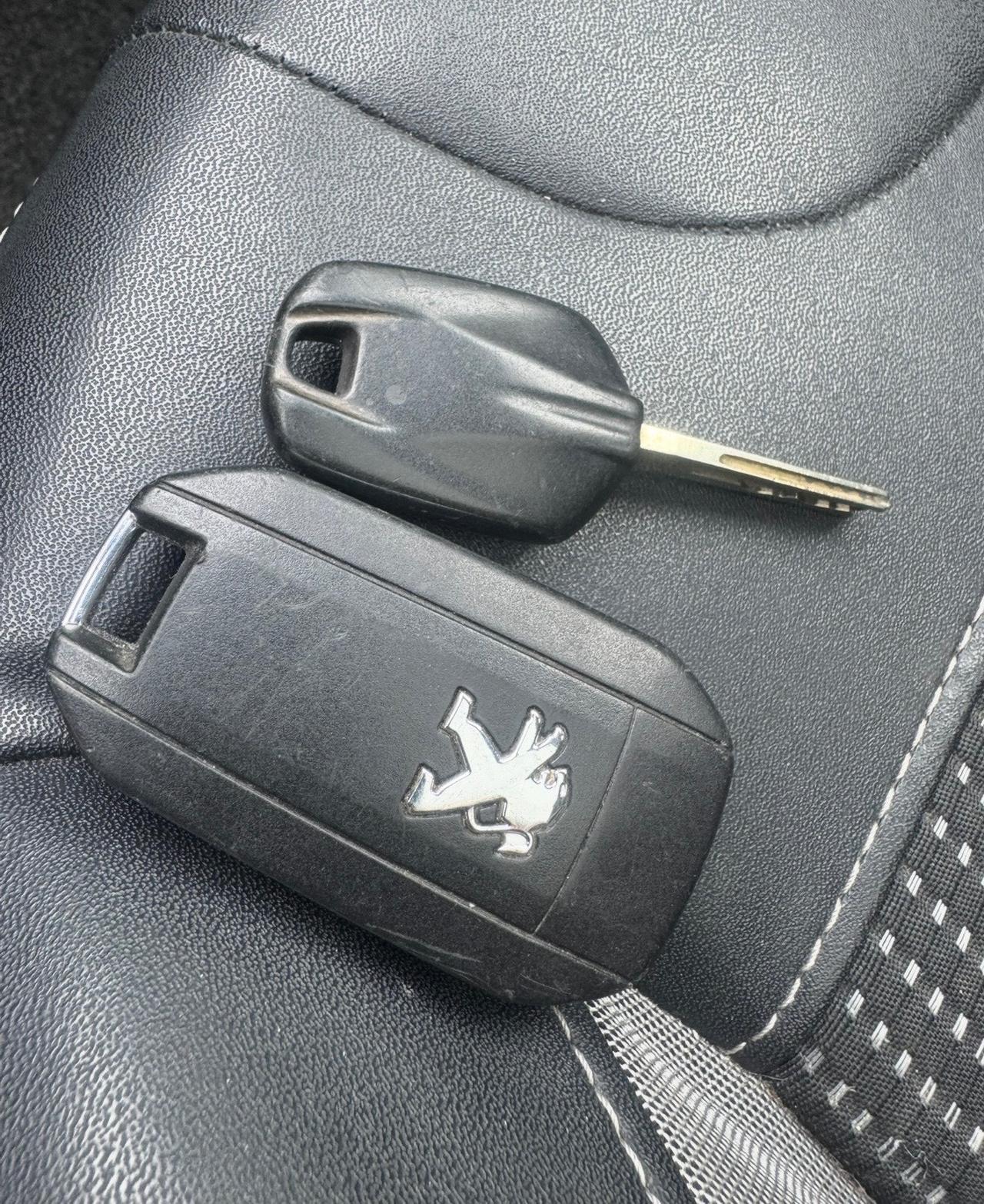 Peugeot 2008 1.6 e-HDi 115Cv *ALLURE* TETTO 2014