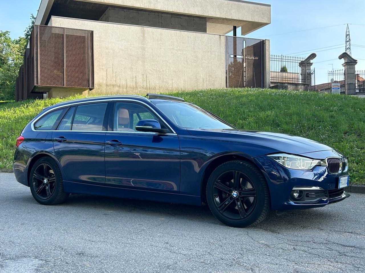 BMW 320d xDrive Touring Luxury – Automatica – 190 CV
