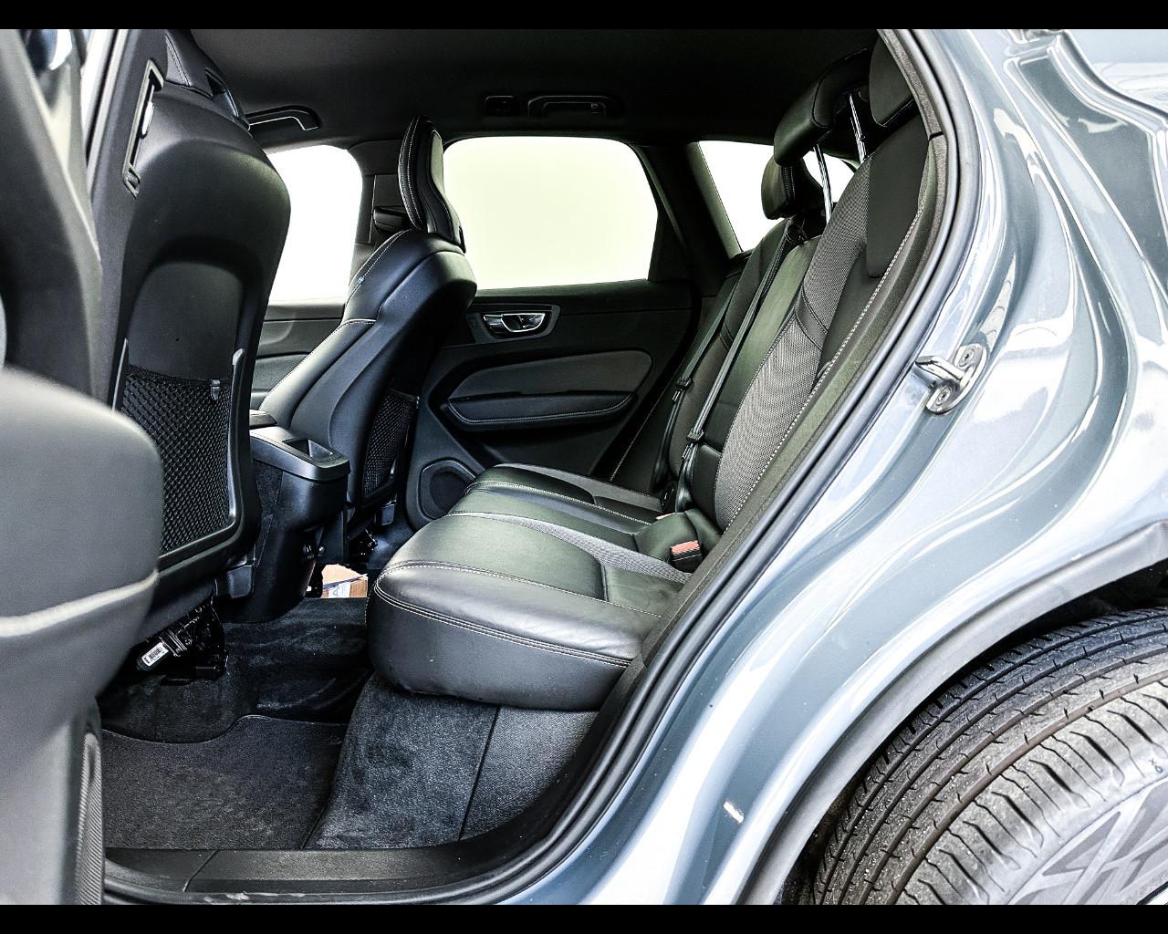VOLVO XC60 (2017-->) - XC60 B4 (d) AWD automatico Plus Dark