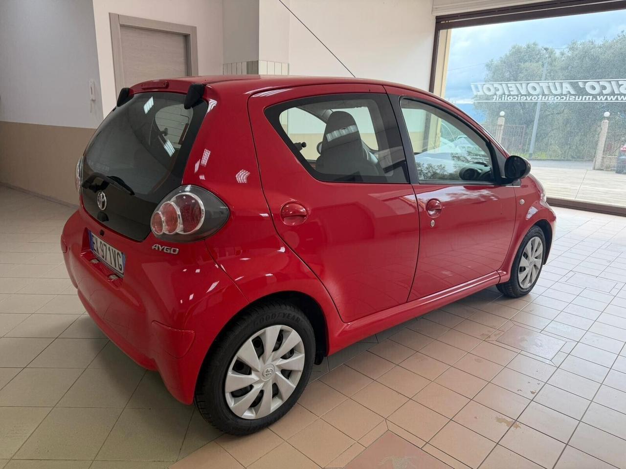 Toyota Aygo 1.0 VVT-i 69 CV 5 porte x-cool MMT