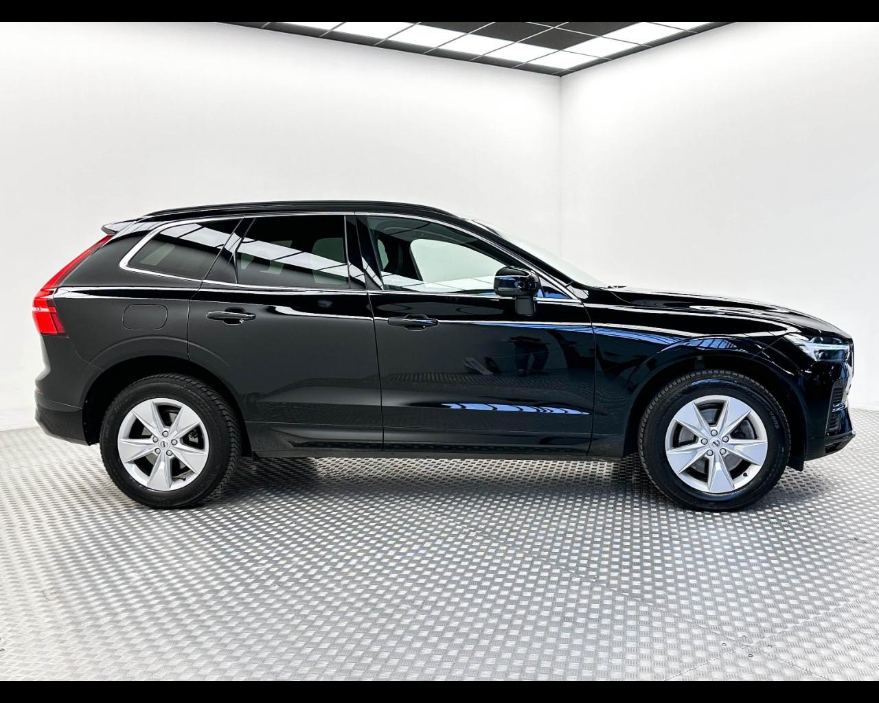 VOLVO XC60 B4 (d) AWD automatico Essential