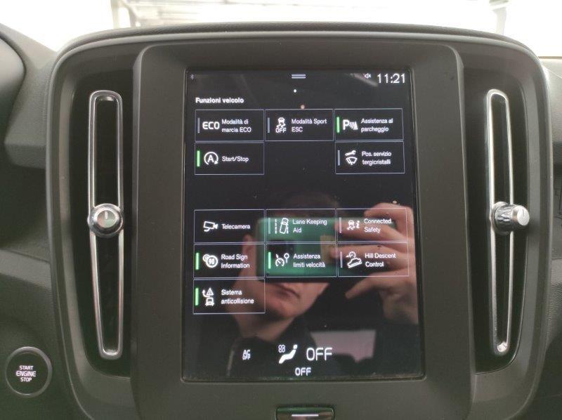 VOLVO XC40 (2017-->) - XC40 T2 Geartronic Momentum Core N1