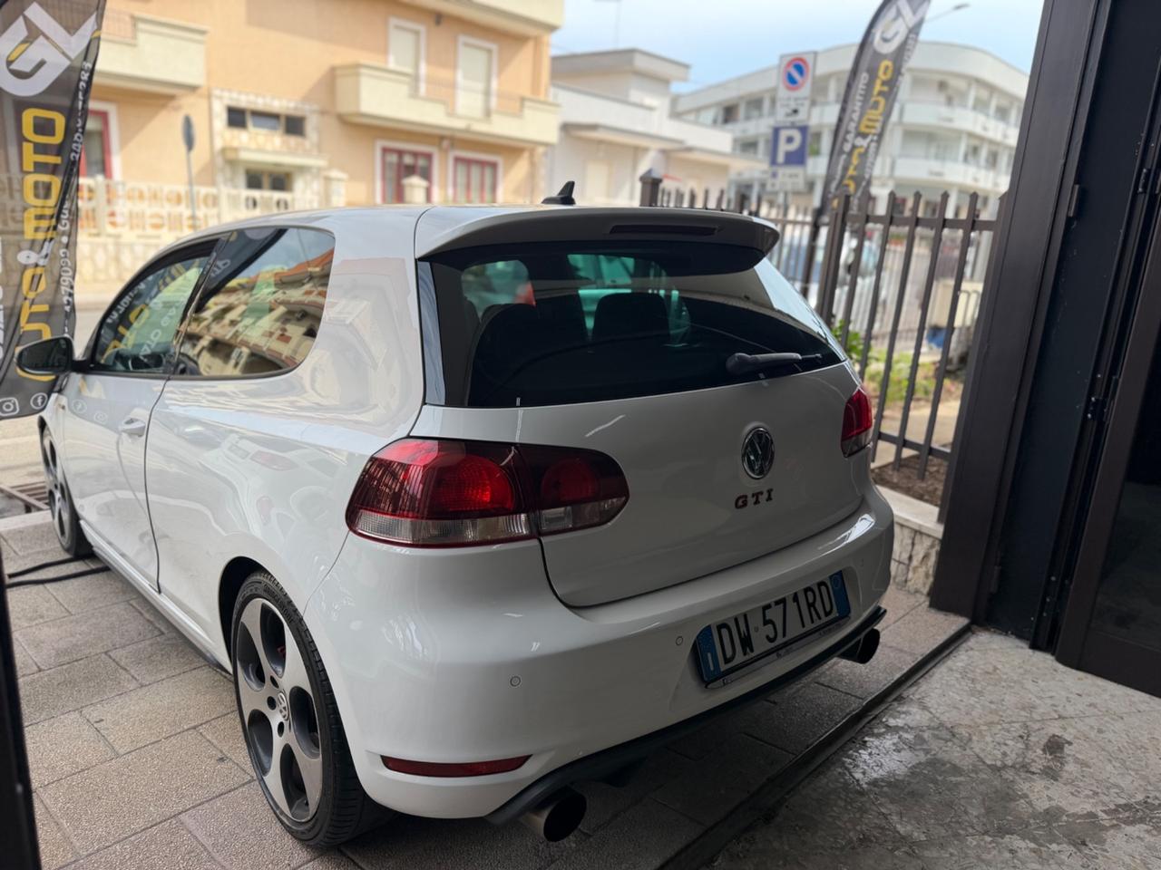 Volkswagen Golf GTI 2.0 TSI DSG 3p.