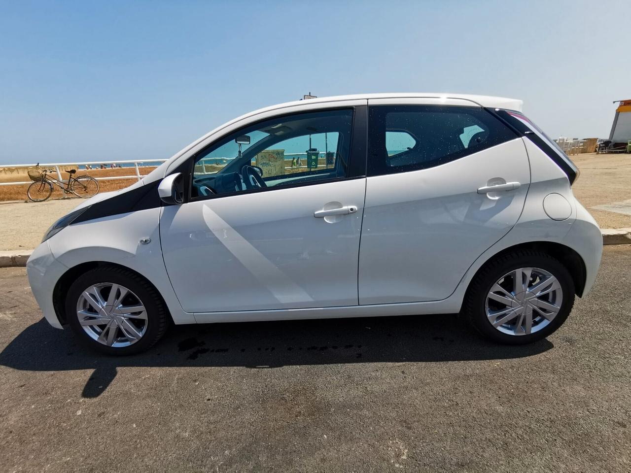 Toyota Aygo 1.0 VVT-i 69 CV 5 porte x-cool 10/2014