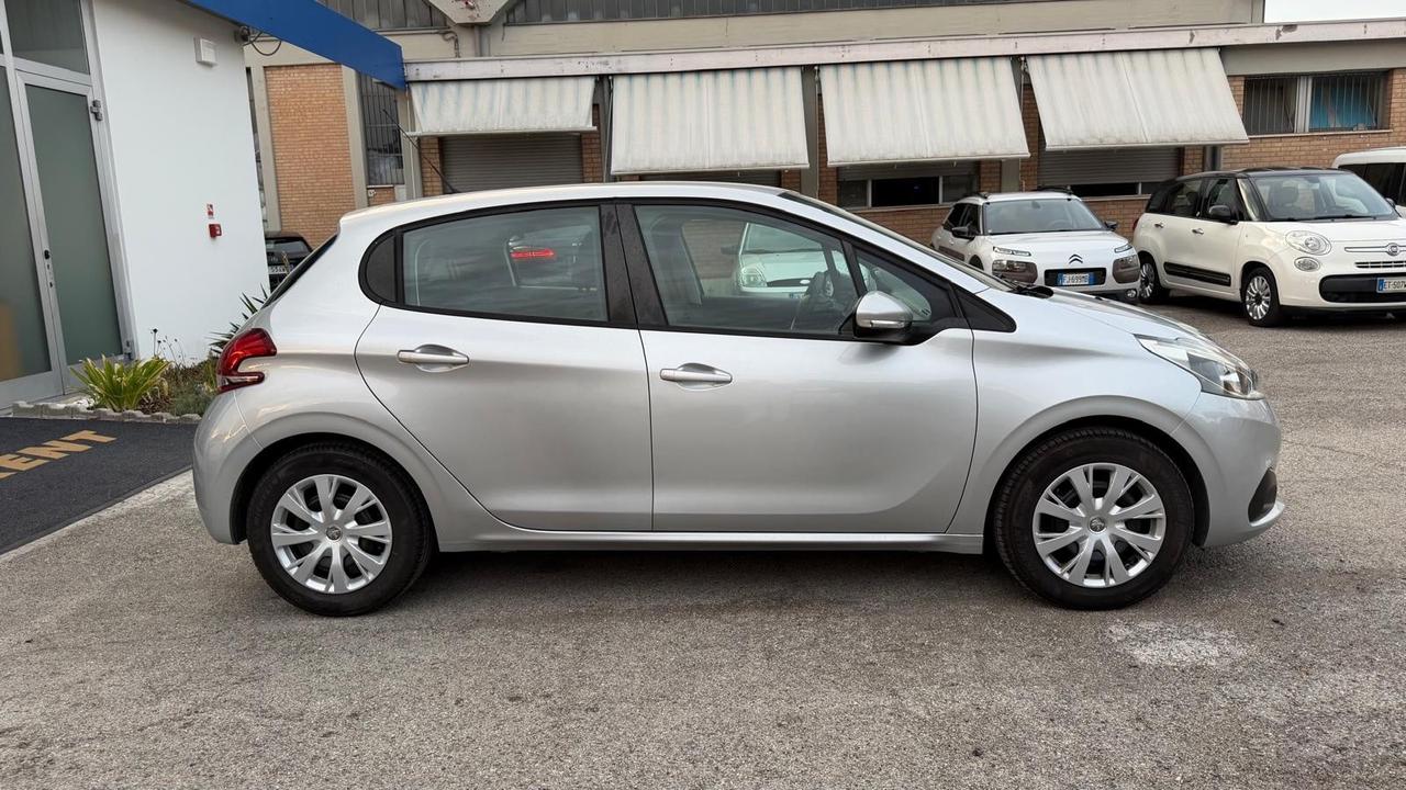 Peugeot 208 PureTech 82 5 porte Allure