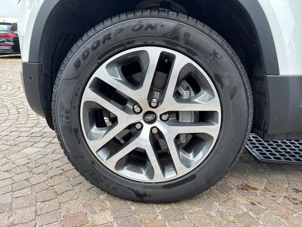 Land Rover Defender 110 3.0 I6 MHEV SE AWD Auto