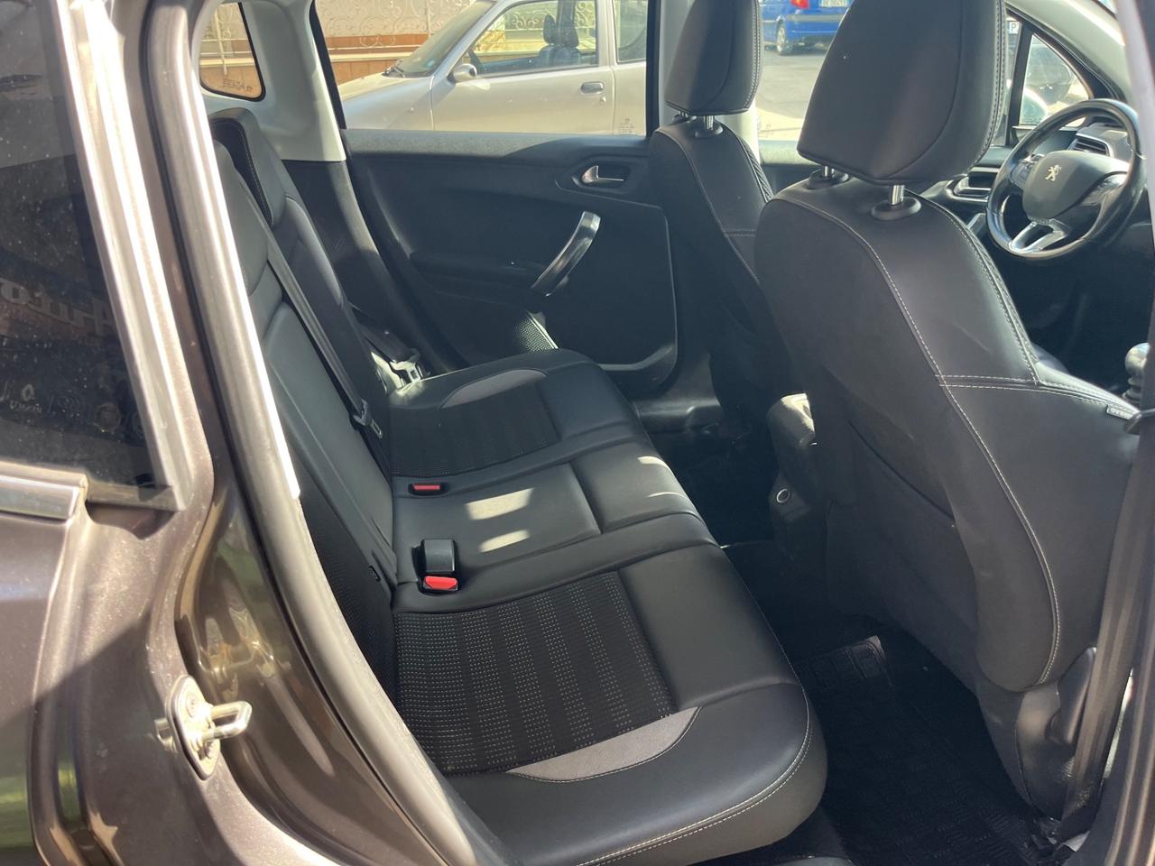 Peugeot 2008 BlueHDi 120 S&S Allure 2016