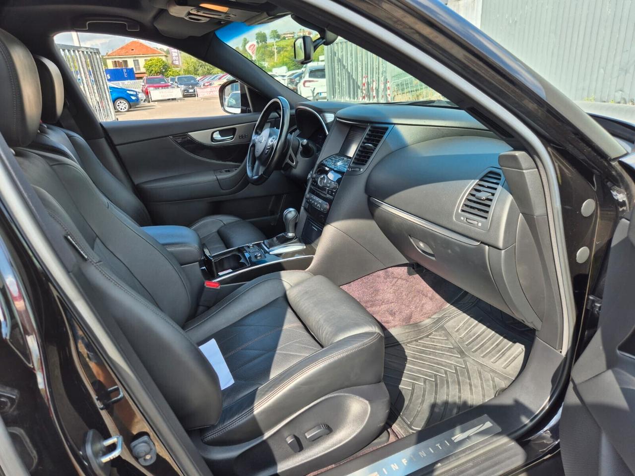 Infiniti QX70 3.0 diesel V6 AT Ultimate