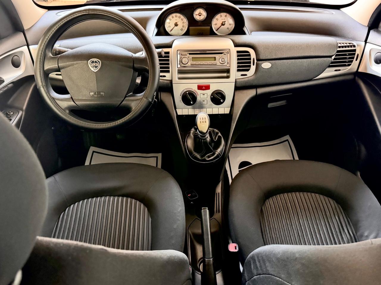 Lancia Ypsilon 1.2 Argento ideale neopatentati