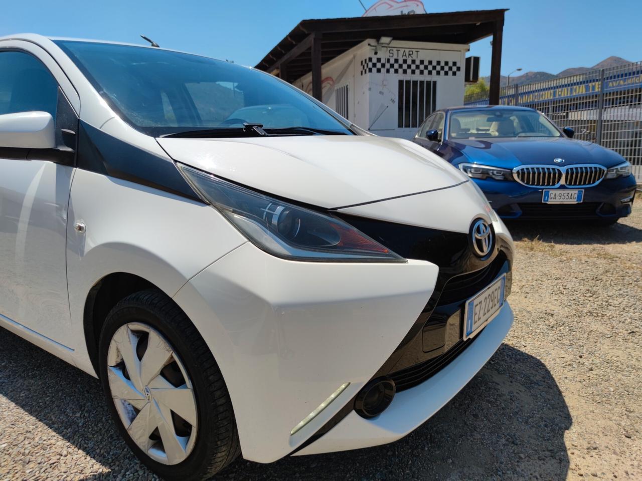 Toyota Aygo 1.0 VVT-i 69 CV 3 porte x-clusiv
