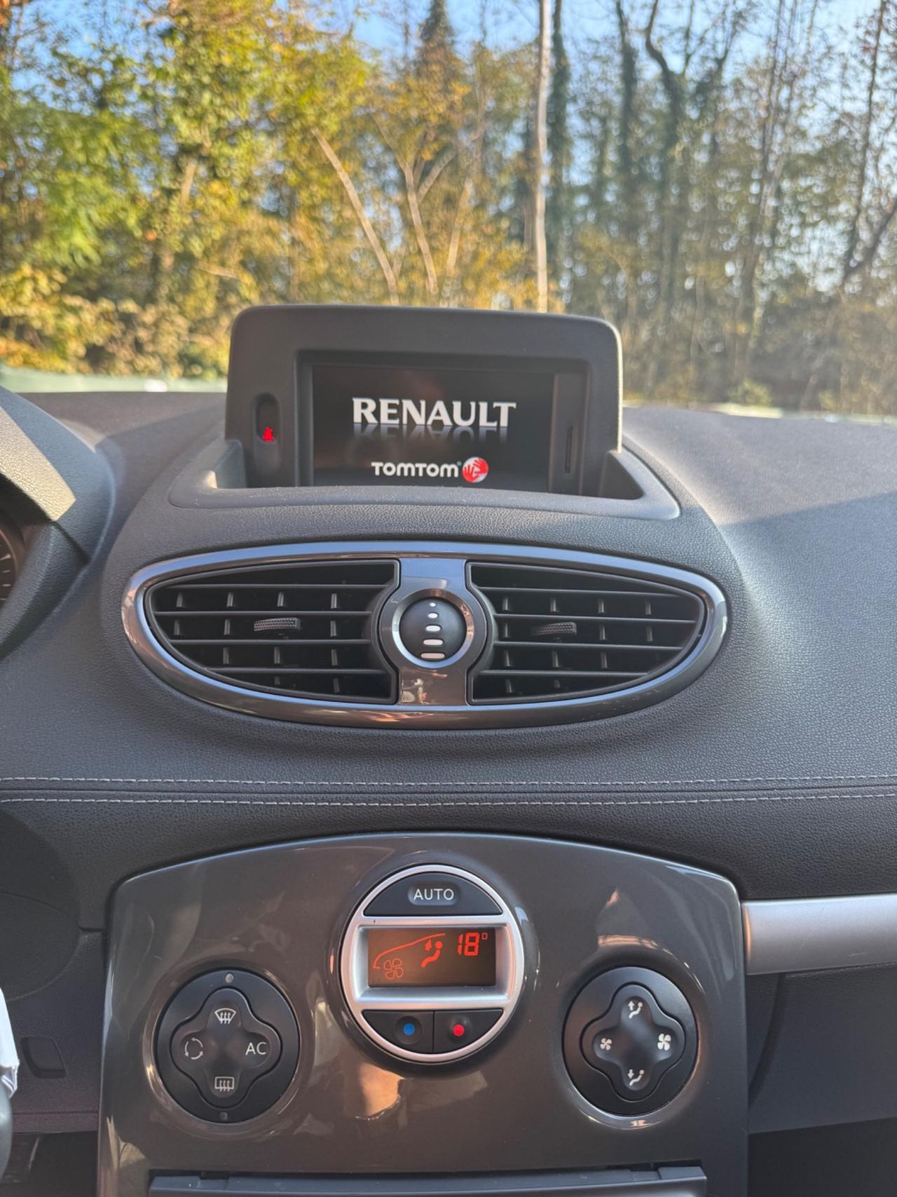 Renault Clio 1.2 16V 5 porte Live! *NEOPATENTATI*