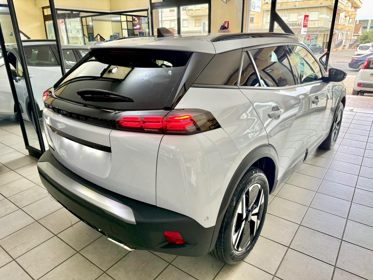 Peugeot 2008 PureTech 130 S&S EAT8 Allure
