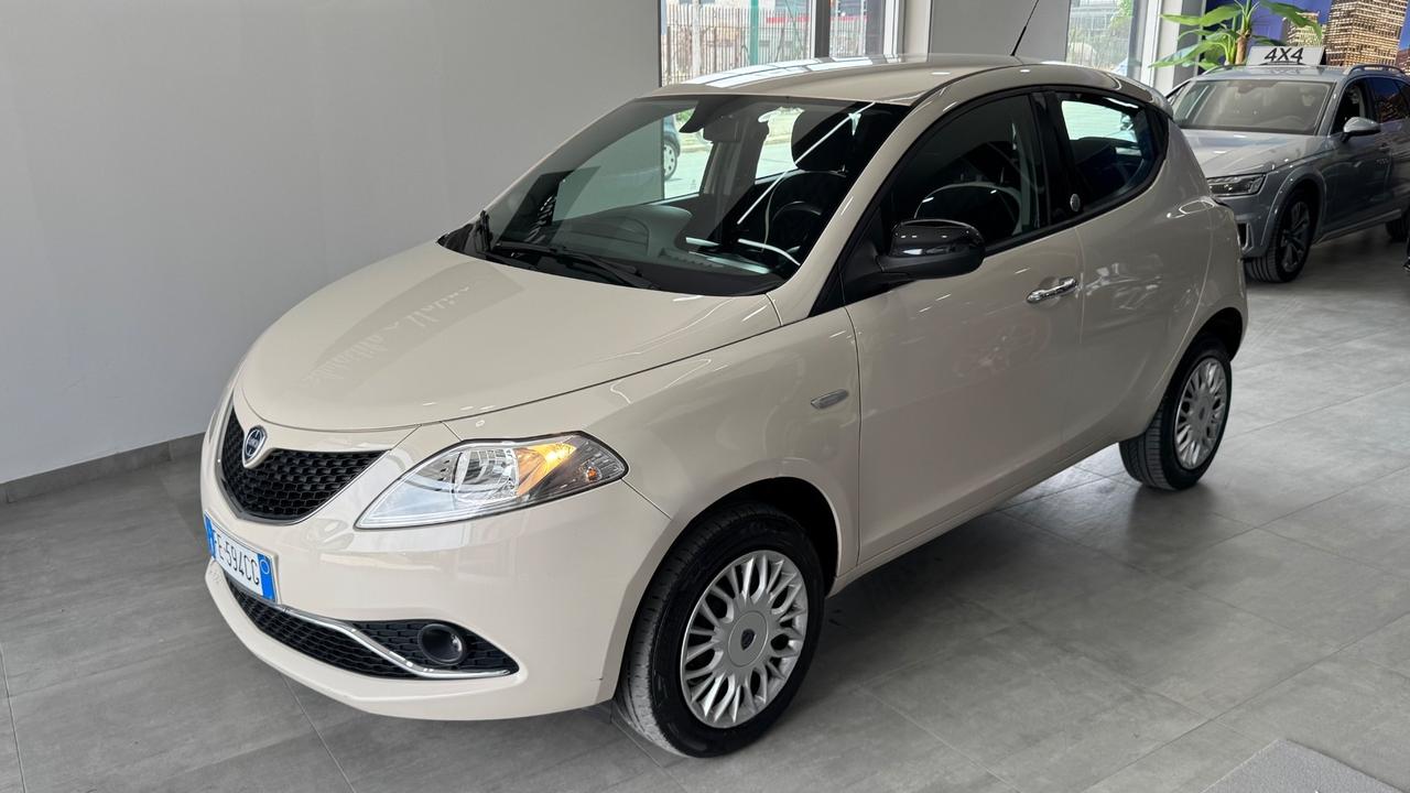 Lancia Ypsilon 0.9 TwinAir 85 CV 5 porte Metano Ecochic Gold
