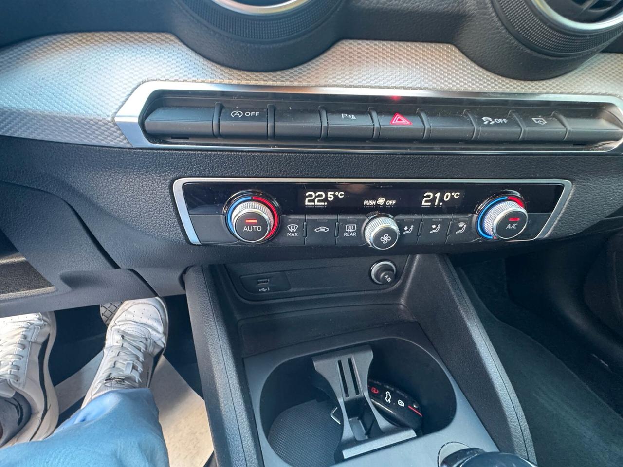 Audi Q2 40 TFSI quattro S tronic Business Advanced