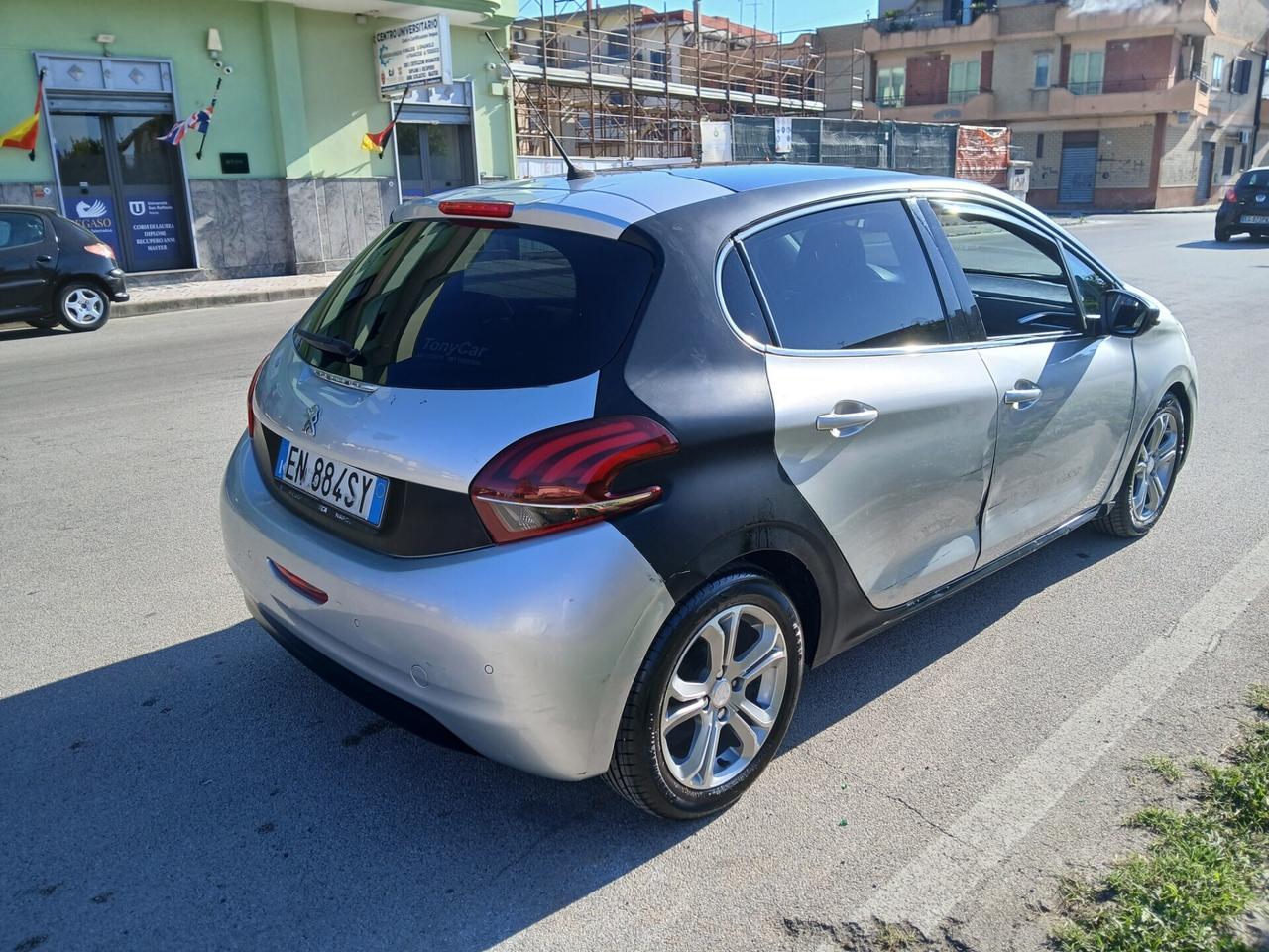 Peugeot 208 1.4 HDi 68 CV 5 porte Allure