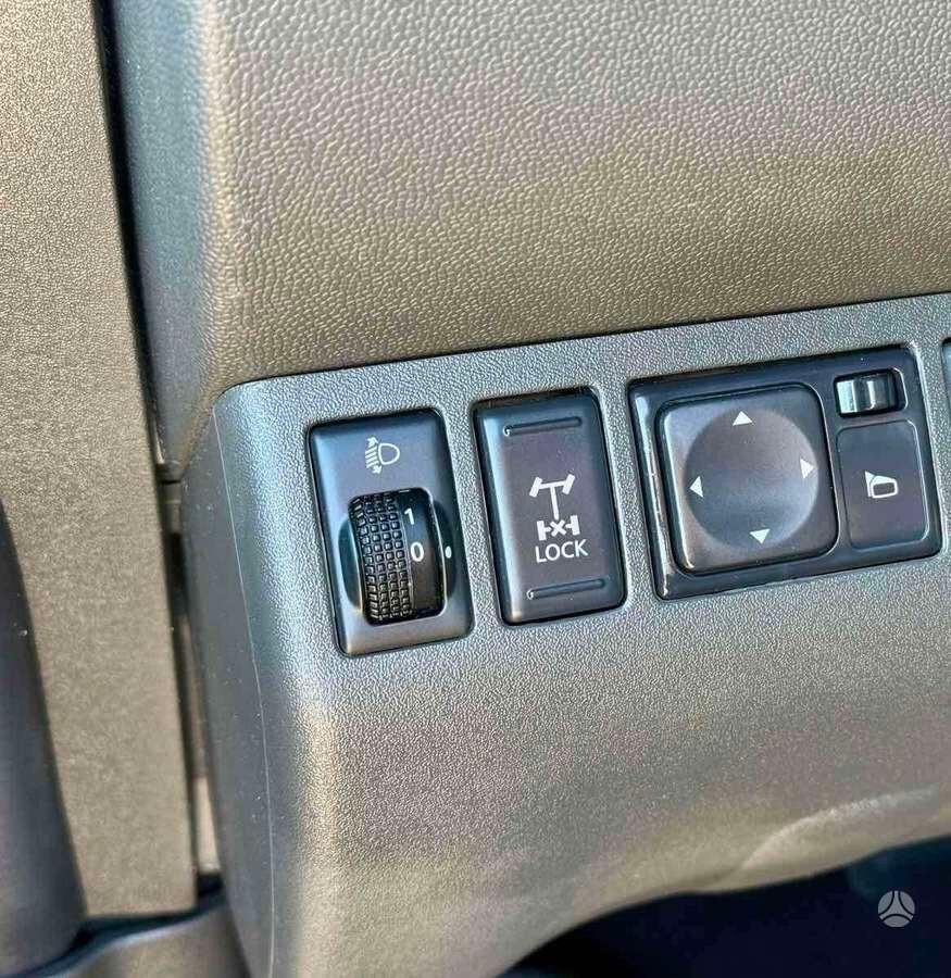 Nissan Navara 2.5 dCi 190CV automatico 4 porte Double Cab 2015