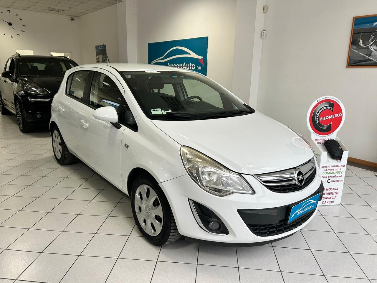 Opel Corsa 1.2b cambio automatico 2013