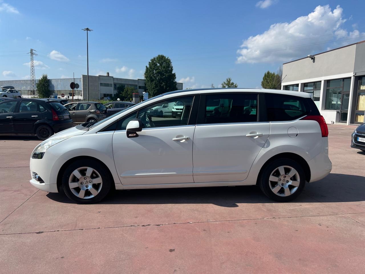 Peugeot 5008 1.6 e-HDi 112CV Stop&Start cambio robotizzato Active