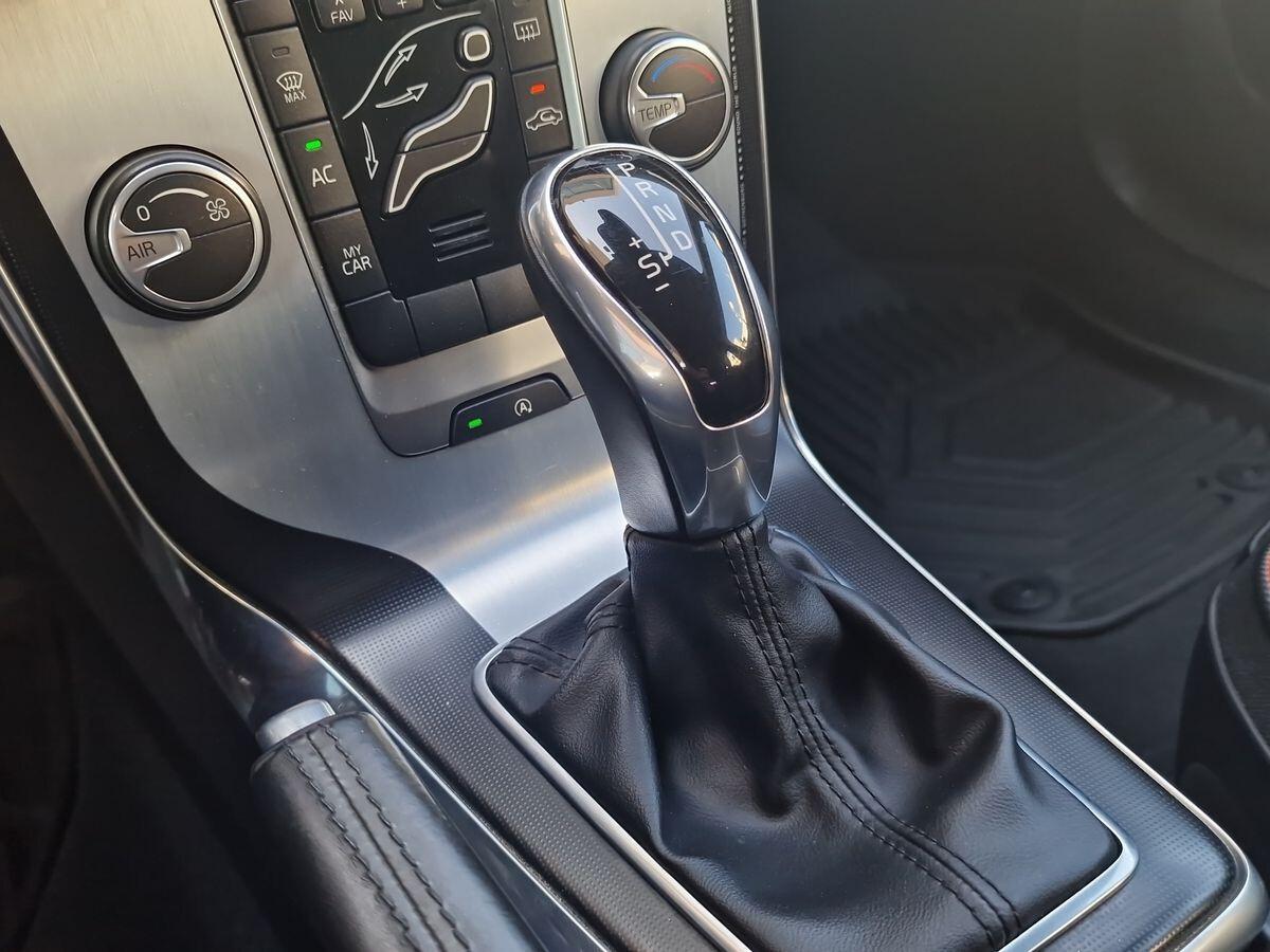 VOLVO V40 CROSS COUNTRY 2.0