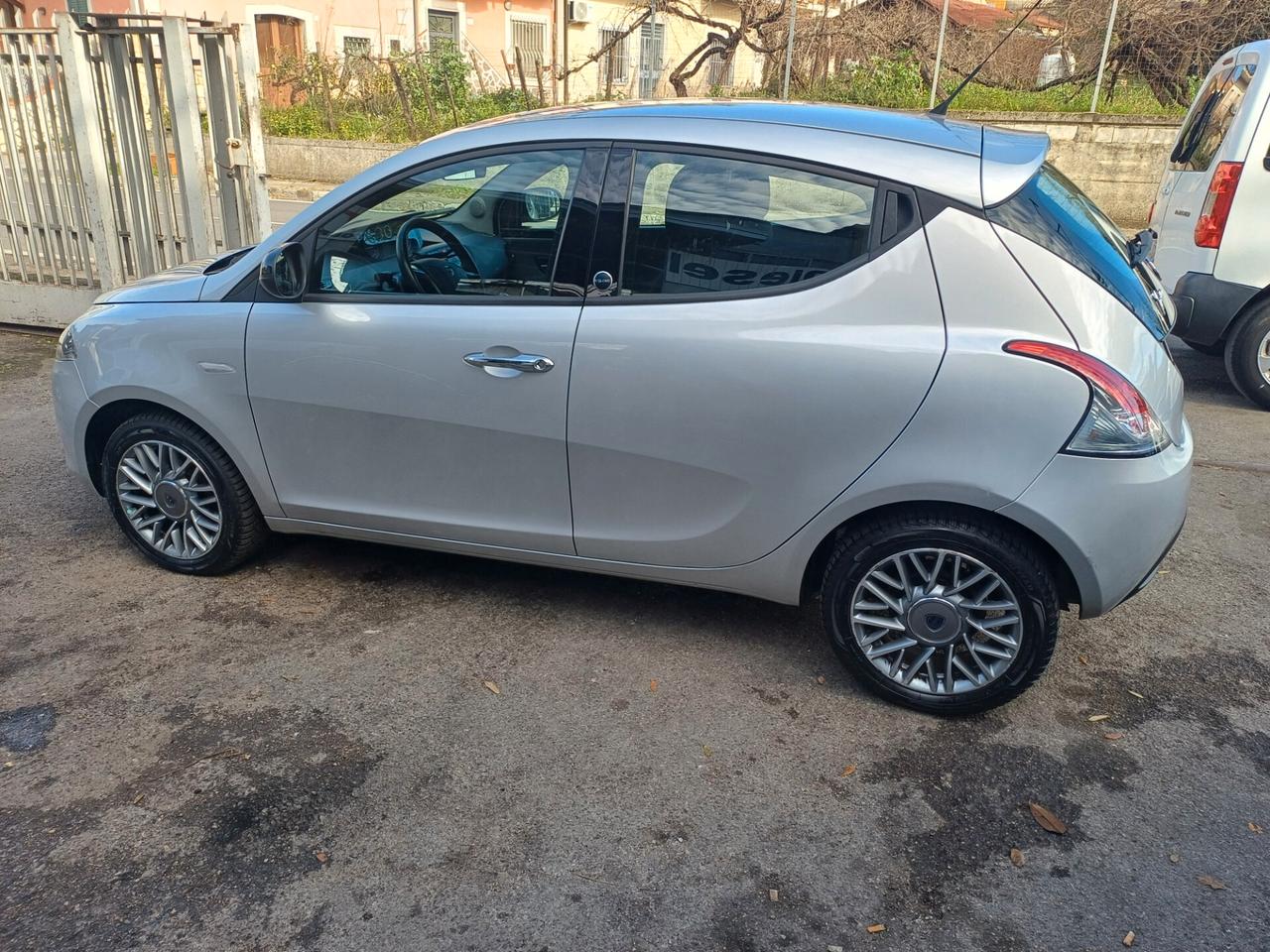 Lancia Ypsilon 1.2 Ecochic GPL di Serie