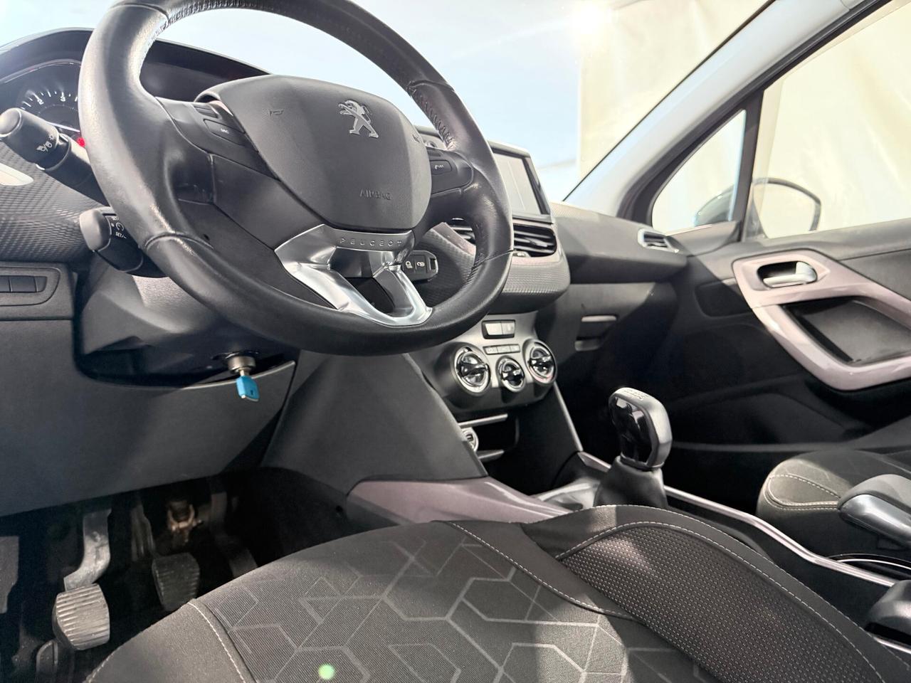 Peugeot 2008 BlueHDi 92CV PRONTA CONSEGNA NEOPATENTATI