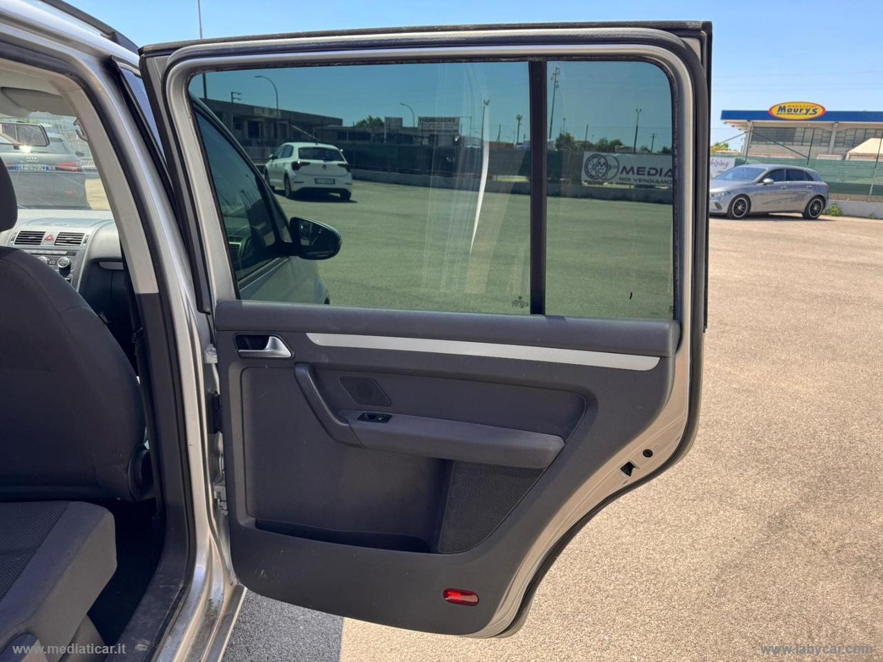 VOLKSWAGEN Touran Business 1.6 TDI Comfortline