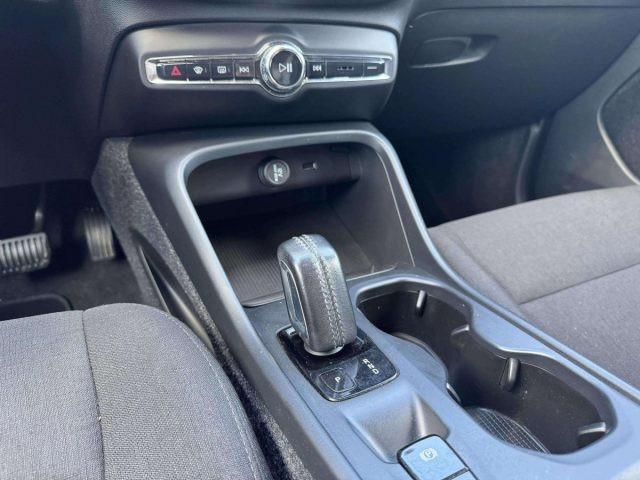 VOLVO XC40 T3 MOMENTUM AUTOMATICA