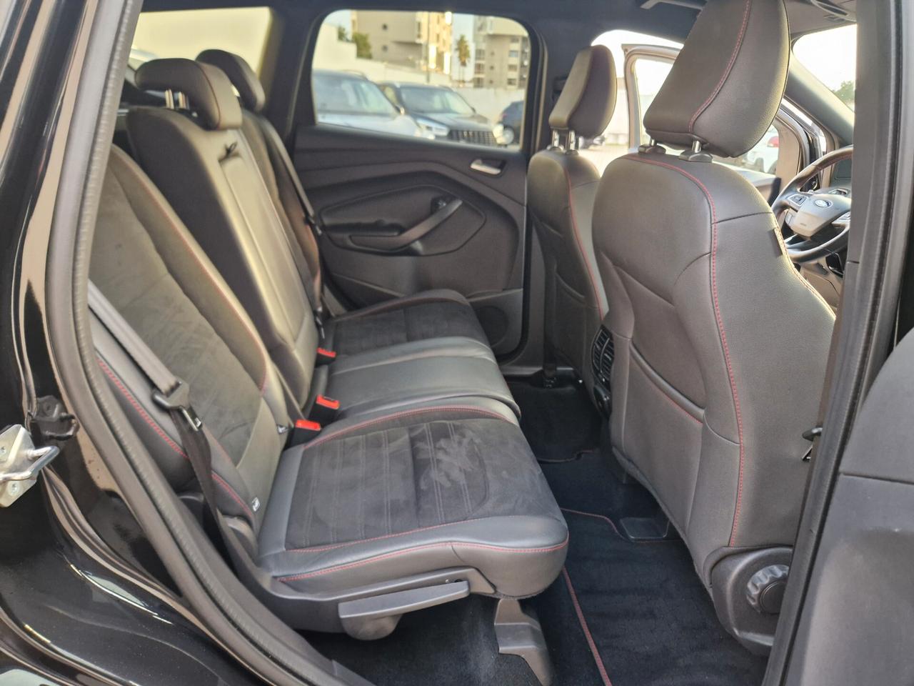 Ford Kuga 2.0 TDCI 180 CV 4WD Powershift ST-Line