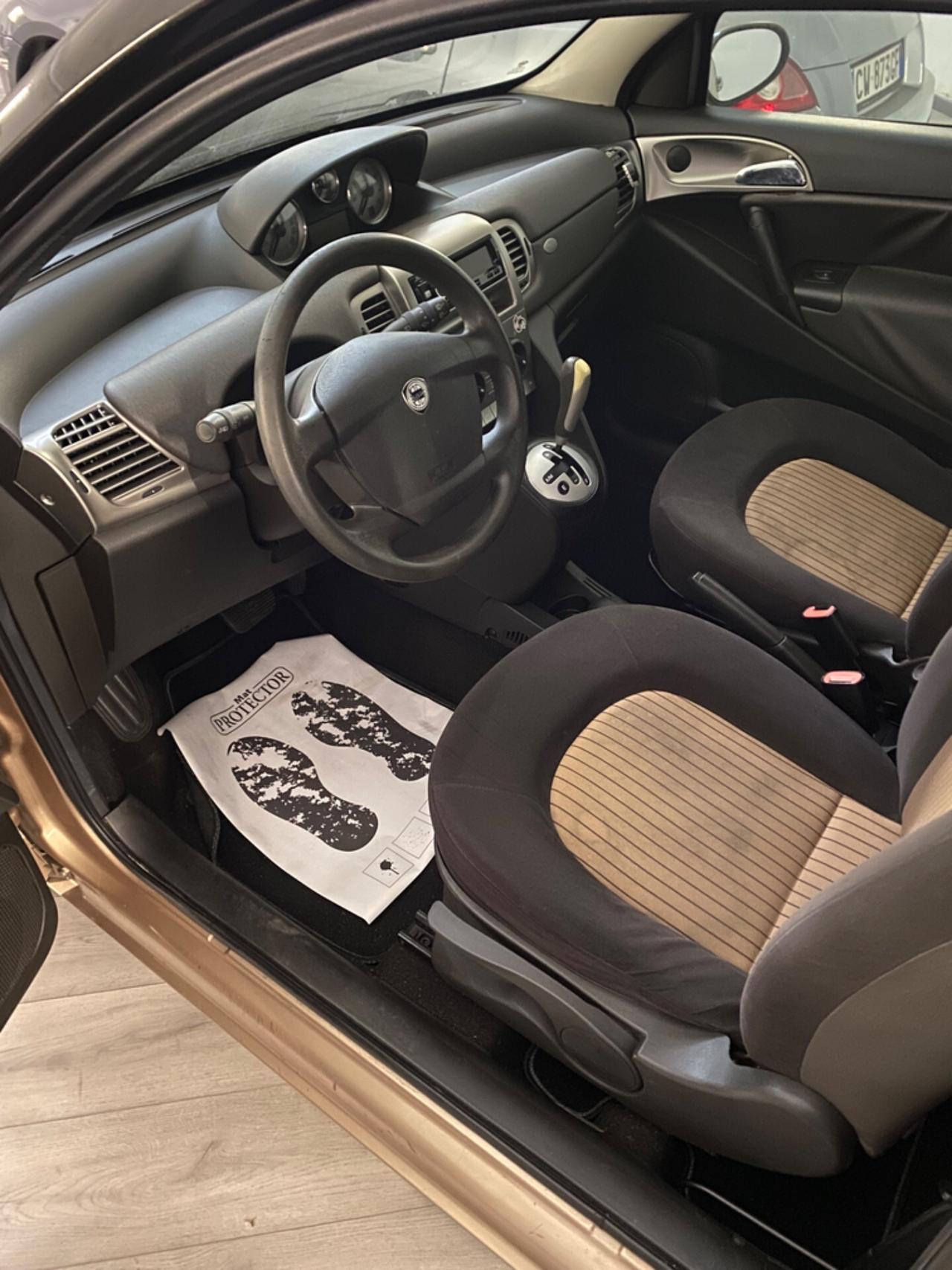 Lancia Ypsilon 1.4 16V Platino