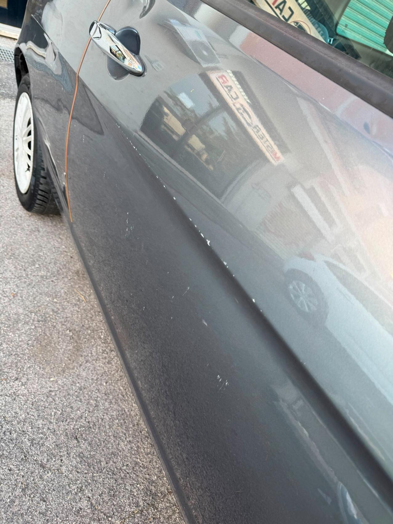 Lancia Ypsilon 1.3 MJT 75 CV Versus