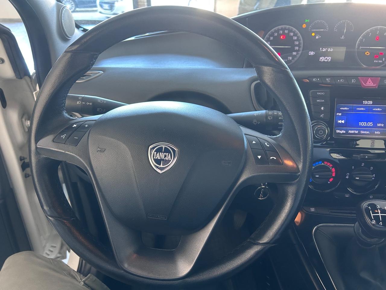 Lancia Ypsilon 1.2 69 CV 5 porte GPL Ecochic Silver
