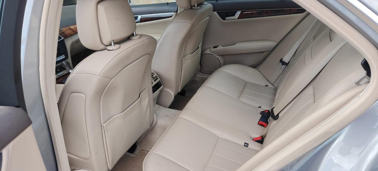 Mercedes C 220 CDI BlueEfficiency Avantgarde c/bixeno Berlina