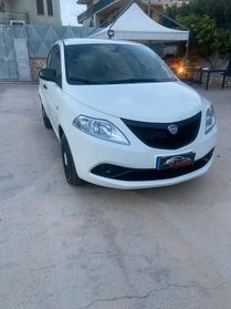 Lancia Ypsilon 1.0 FireFly 5 porte S&S Hybrid Ecochic Gold