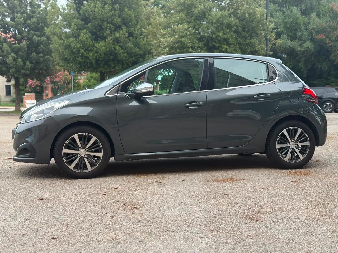 Peugeot 208 PureTech 82 5 porte Allure