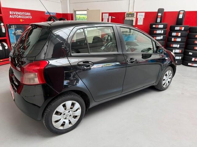 Toyota Yaris 1.0 5 porte