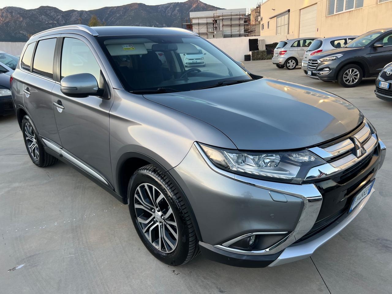 Mitsubishi Outlander 2.2 DI-D 4WD I 7 posti 2017