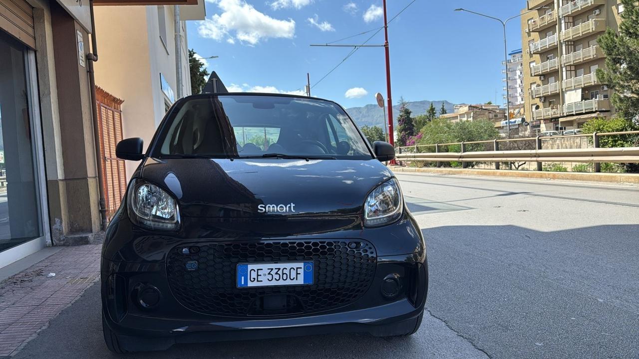 Smart ForTwo EQ Passion iva esposta