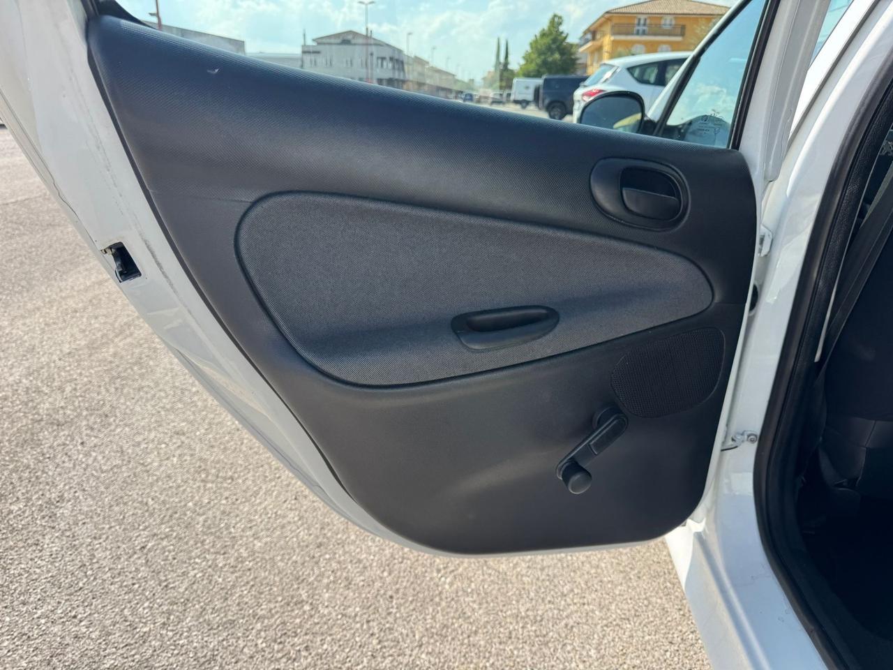 Peugeot 206 1.1 benzina. CON GARANZIA.