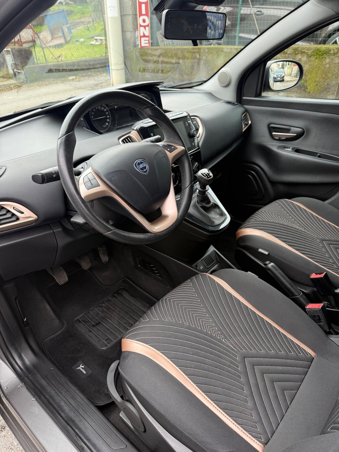 Lancia Ypsilon 1.0 FireFly 5 porte S&S Hybrid Alberta Ferretti